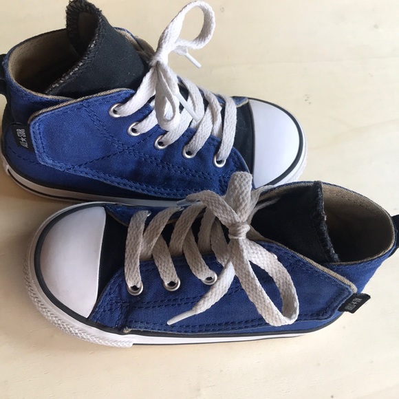 Blue AllStar Converse Toddler 8 Velcro closure - Picture 5 of 7